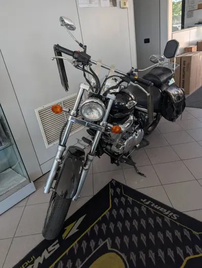 Suzuki VL 250 Intruder usata