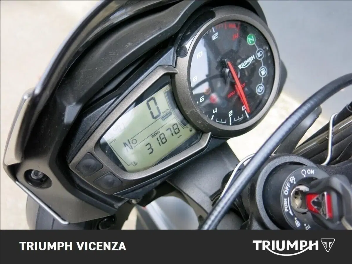 Triumph Street Triple R (2020 - 22) (4)