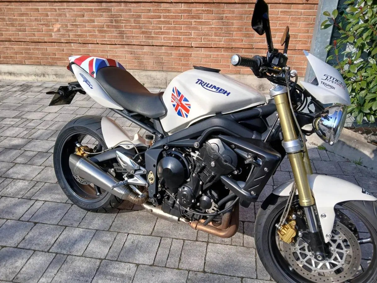 Triumph Street Triple (2007 - 12) (4)