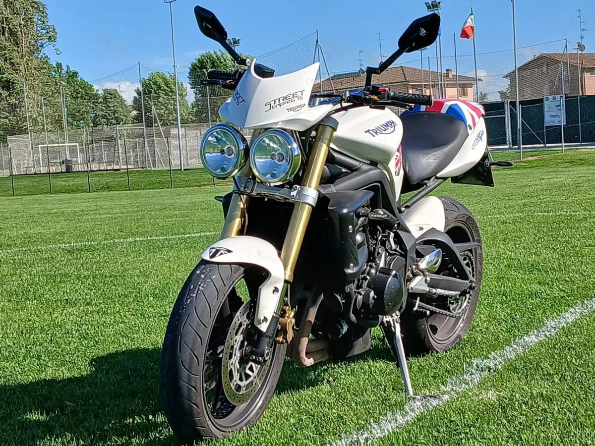 Triumph Street Triple (2007 - 12) (5)