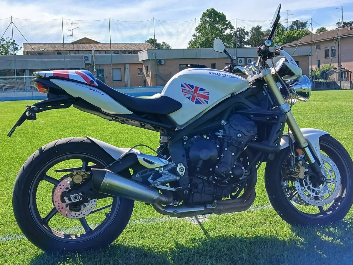 Triumph Street Triple (2007 - 12) (6)