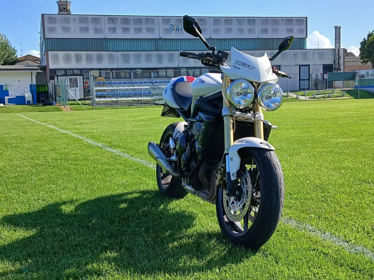 Triumph Street Triple (2007 - 12) (7)