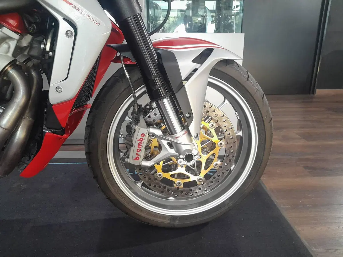 MV Agusta Brutale 1090 RR (2009 - 15) (2)