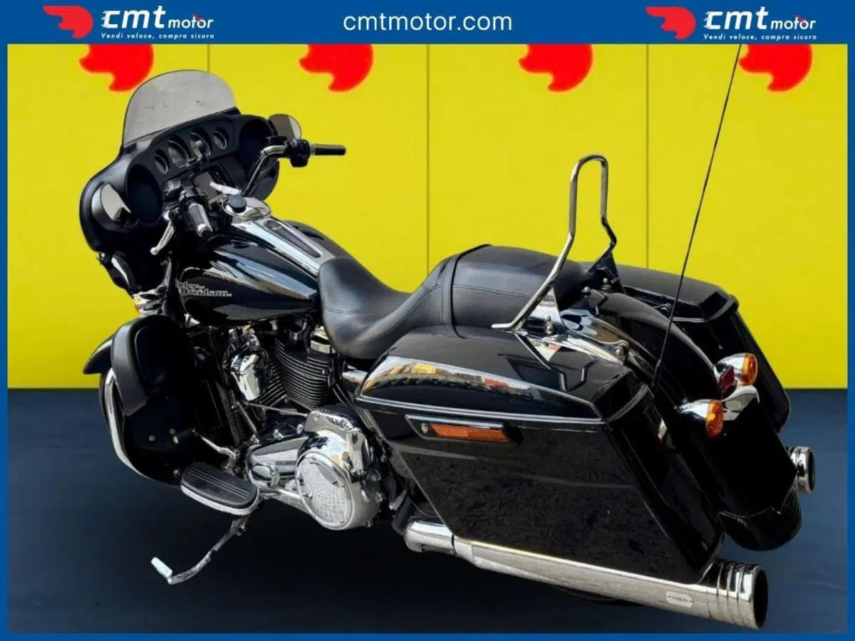Harley-Davidson 107 Street Glide (2017 - 19) - FLHX (4)