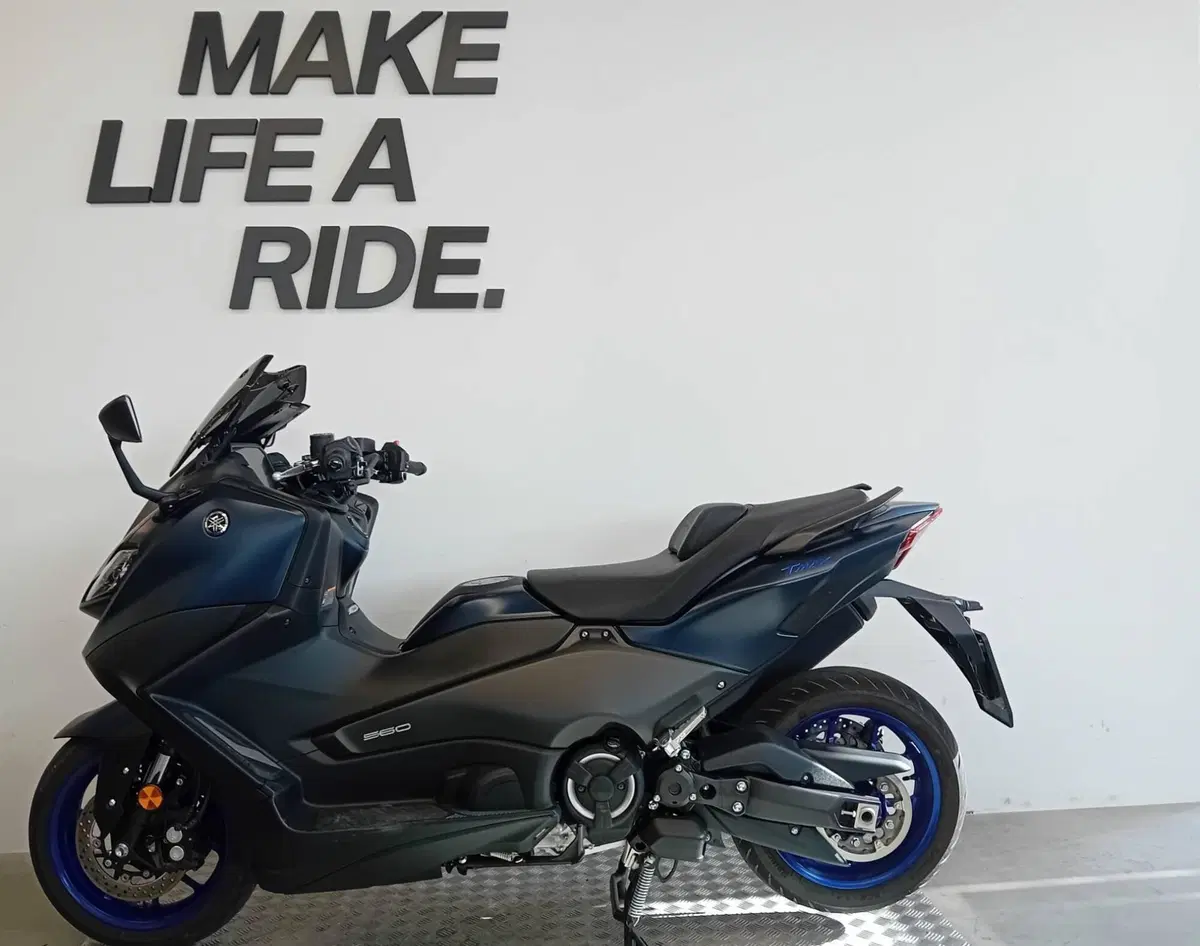 Yamaha T-Max 560 (2022 - 24) (2)