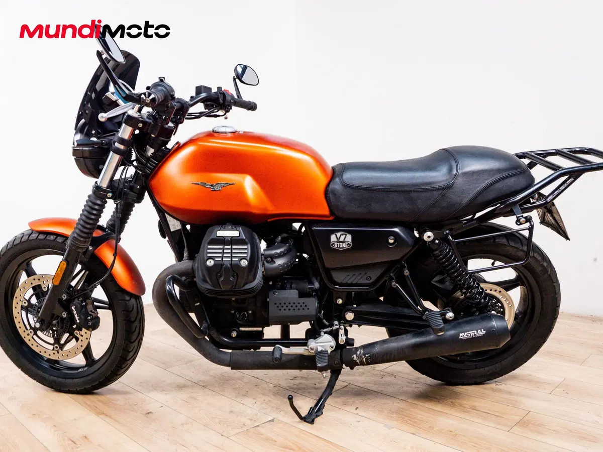 Moto Guzzi V7 Stone Centenario (2021 - 22) (6)