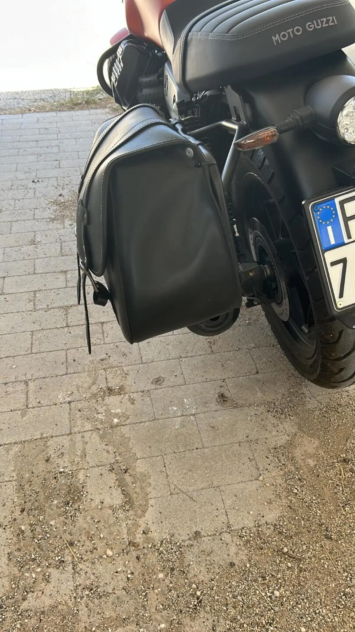 Moto Guzzi V7 850 Stone Special Abs (2021) (7)