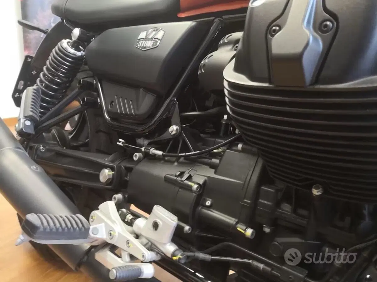 Moto Guzzi V7 850 Stone Special Abs (2021) (10)