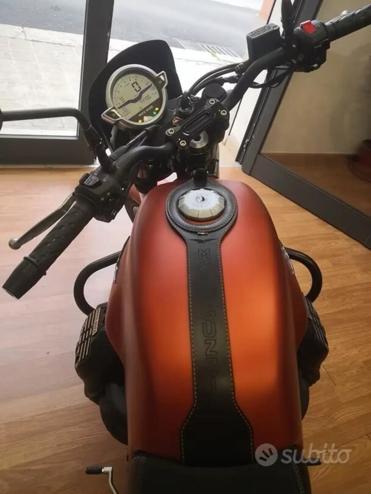 Moto Guzzi V7 850 Stone Special Abs (2021) (13)