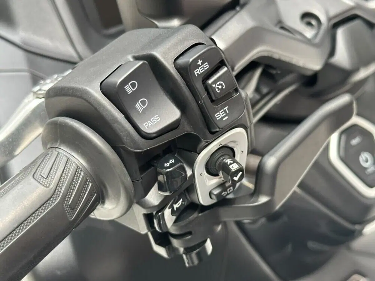 Yamaha T-Max 560 Tech Max (2022 - 24) (5)