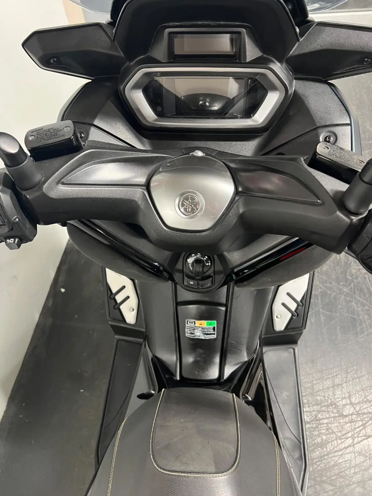 Yamaha X-Max 300 Tech Max (2021 - 24) (8)