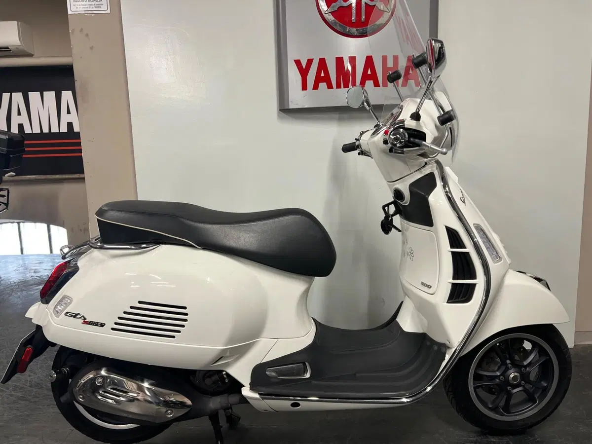 Vespa GTS 300 (2023 - 24)