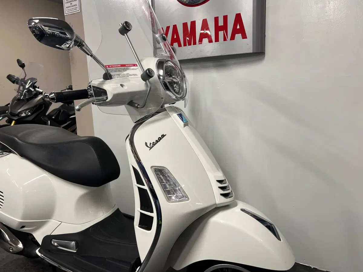 Vespa GTS 300 (2023 - 24) (2)