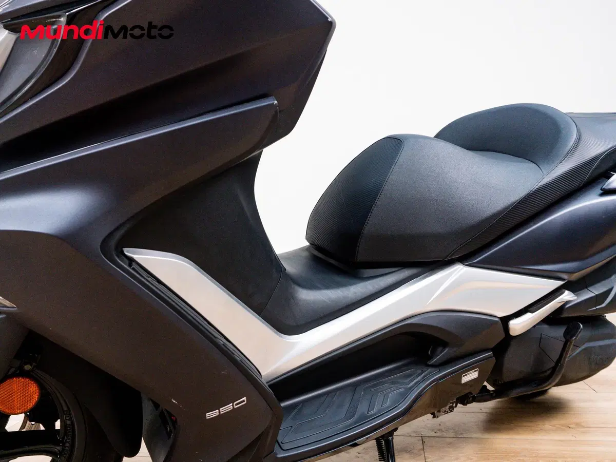 Kymco Downtown 350i TCS (2020) (9)
