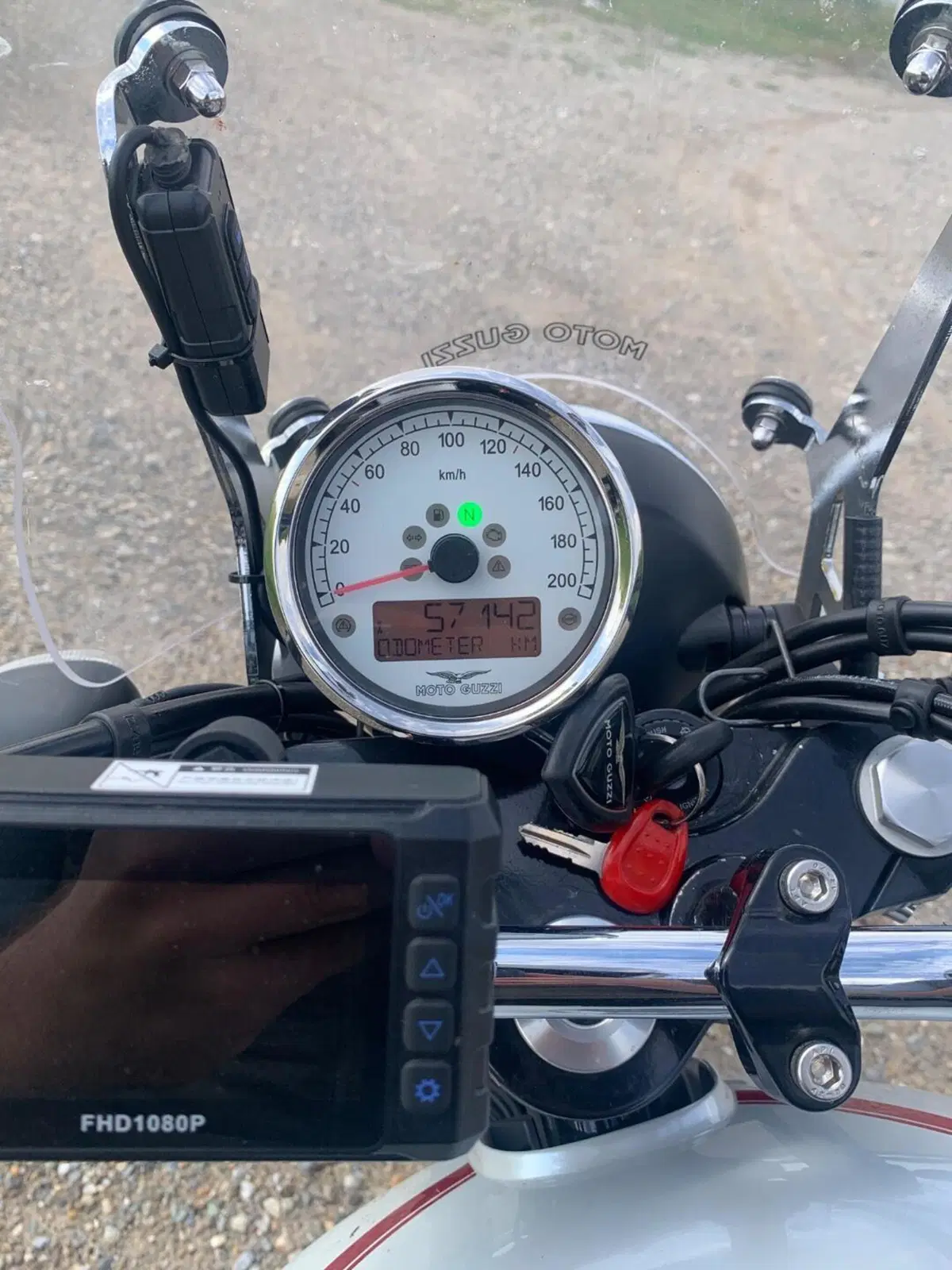 Moto Guzzi V9 Roamer (2016 - 18) (2)