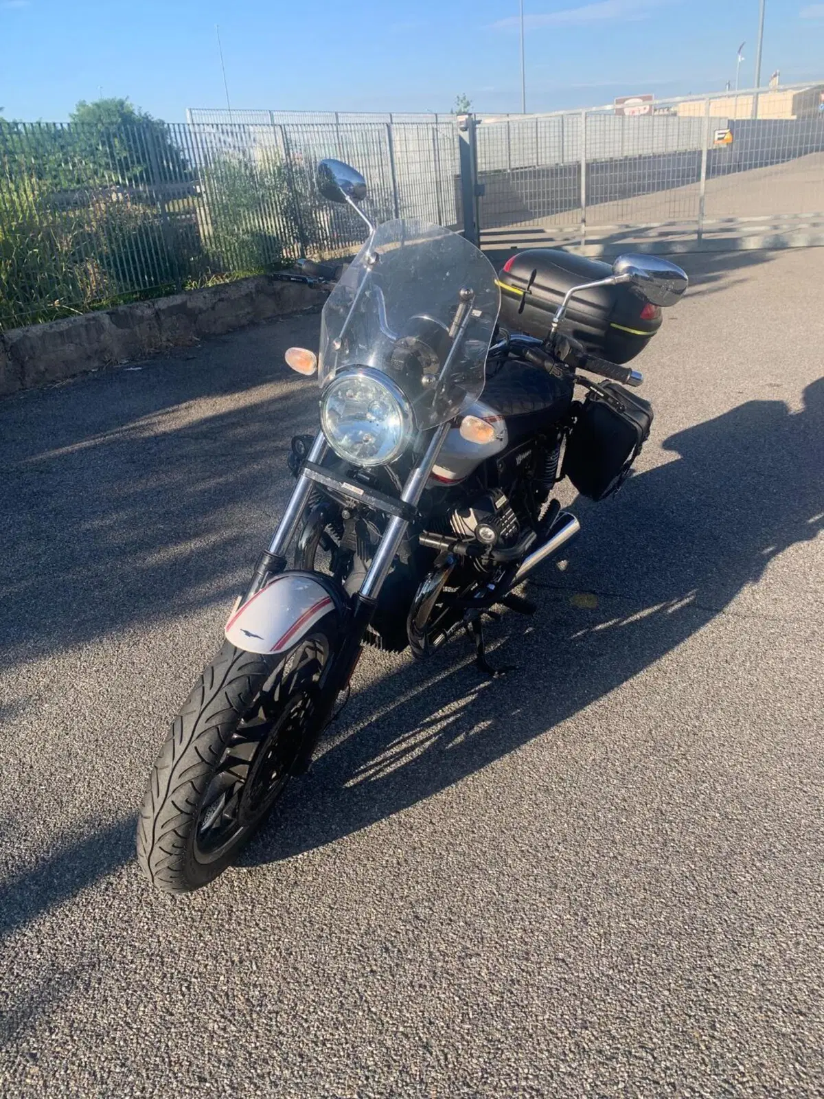 Moto Guzzi V9 Roamer (2016 - 18) (12)