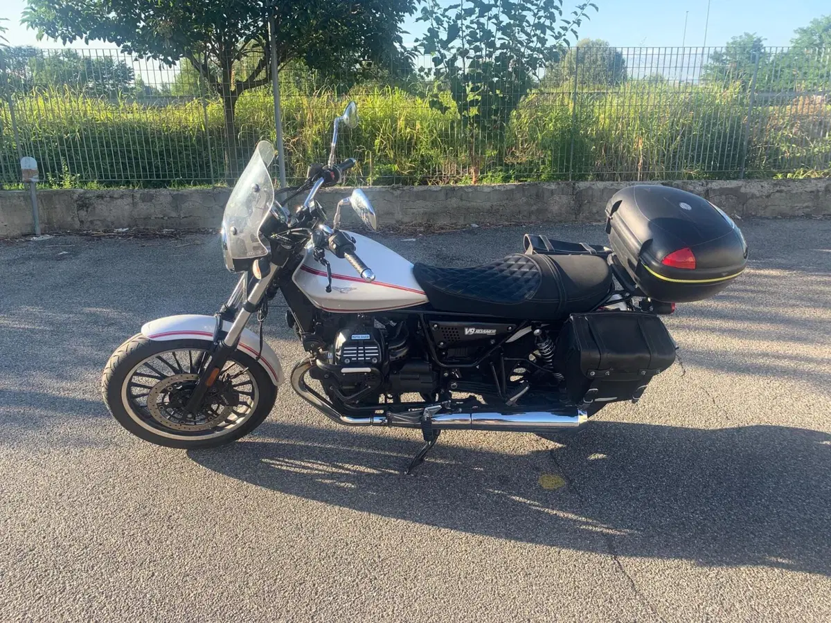 Moto Guzzi V9 Roamer (2016 - 18) (14)