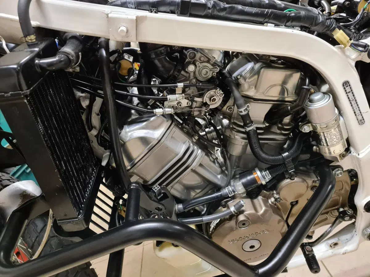 Honda Africa Twin RD03  (4)