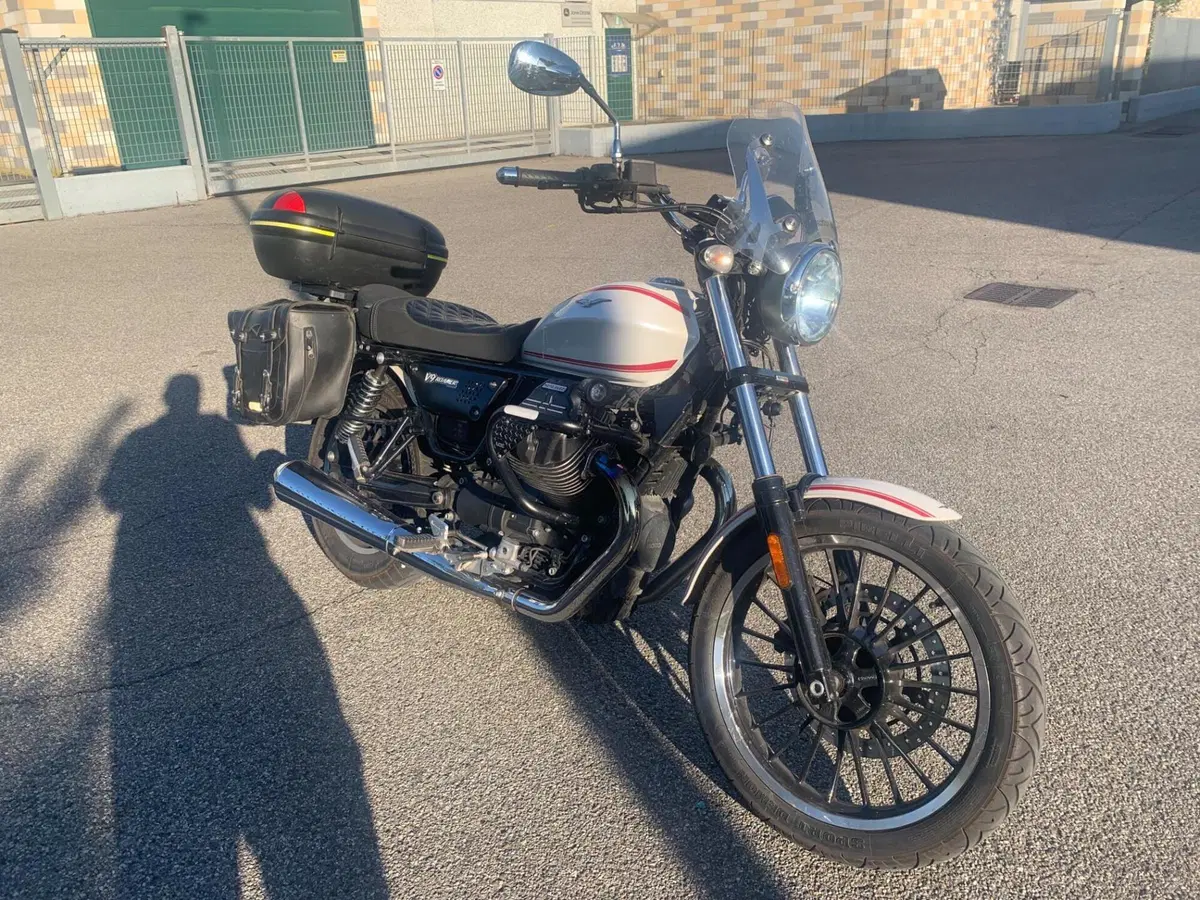 Moto Guzzi V9 Roamer (2016 - 18) (17)