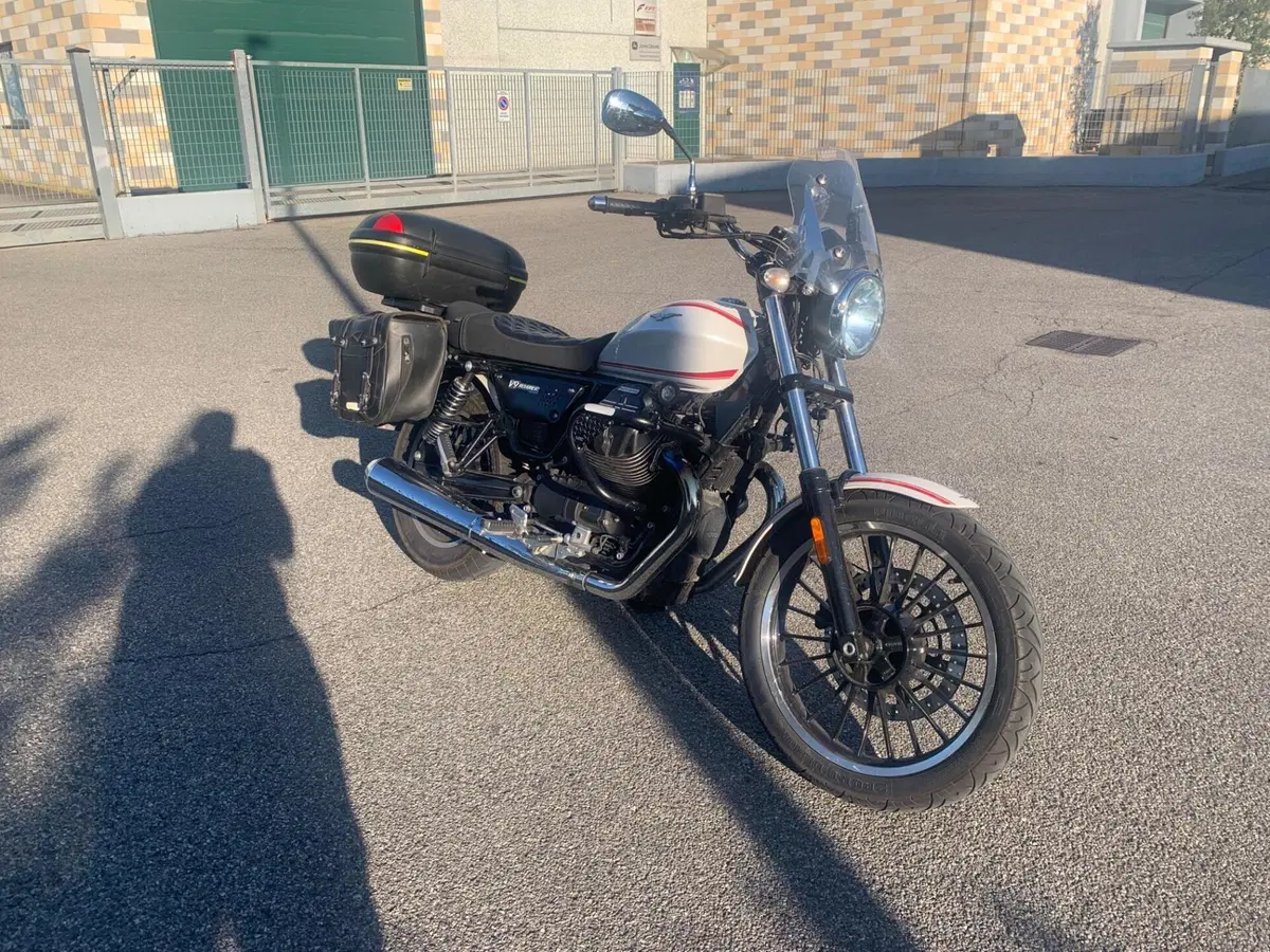 Moto Guzzi V9 Roamer (2016 - 18) (19)