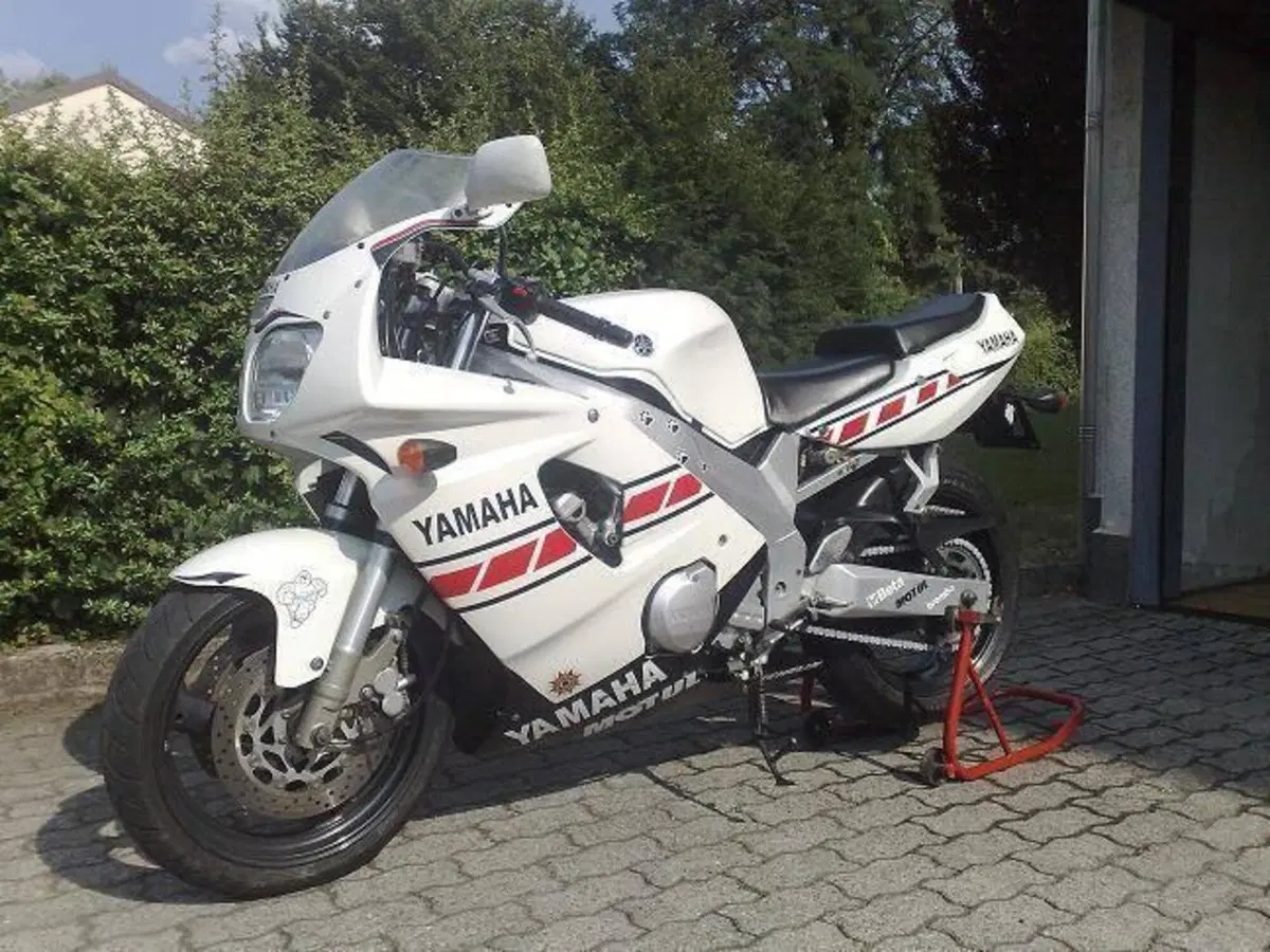 Yamaha FZR 600 R  (2)