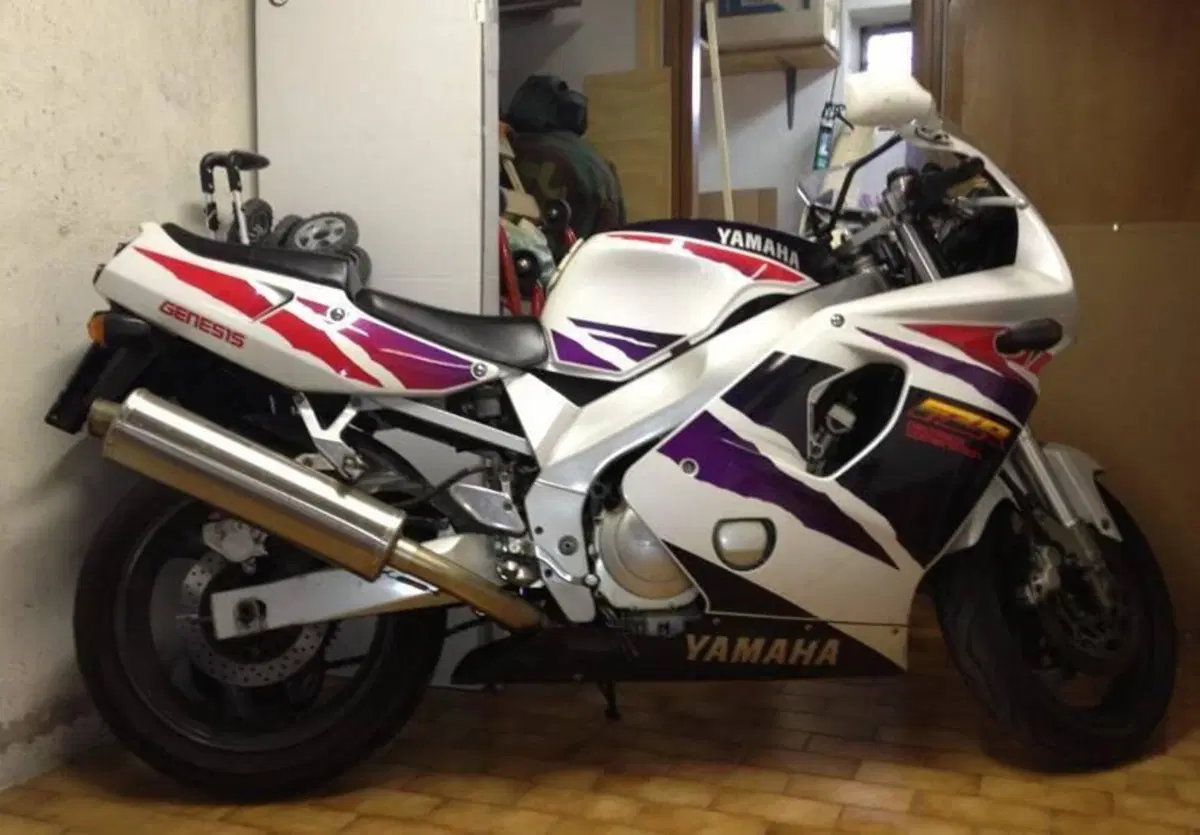 Yamaha FZR 600 R  (3)
