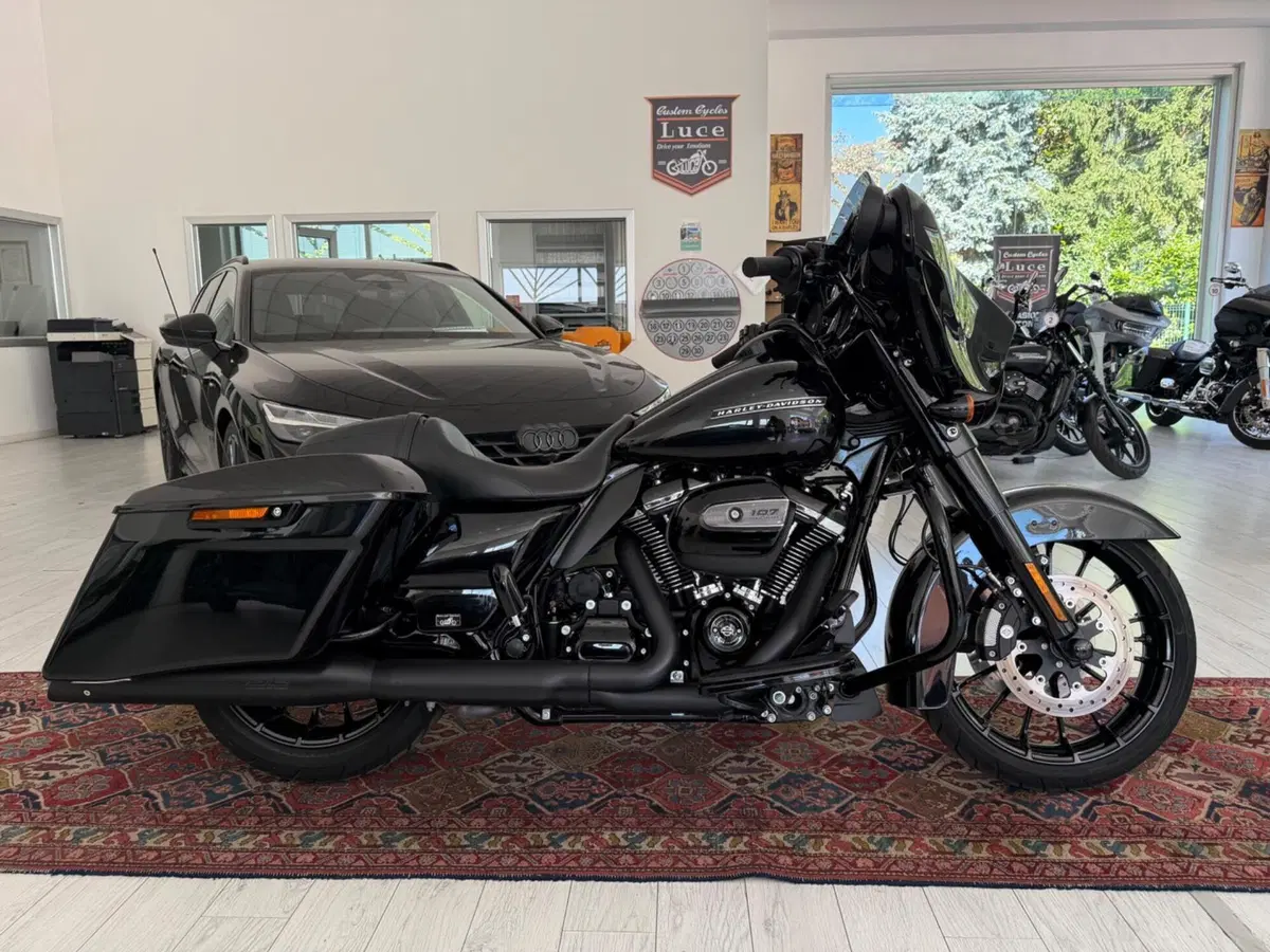 Harley-Davidson 107 Street Glide Special (2017 - 19) - FLHXS (2)