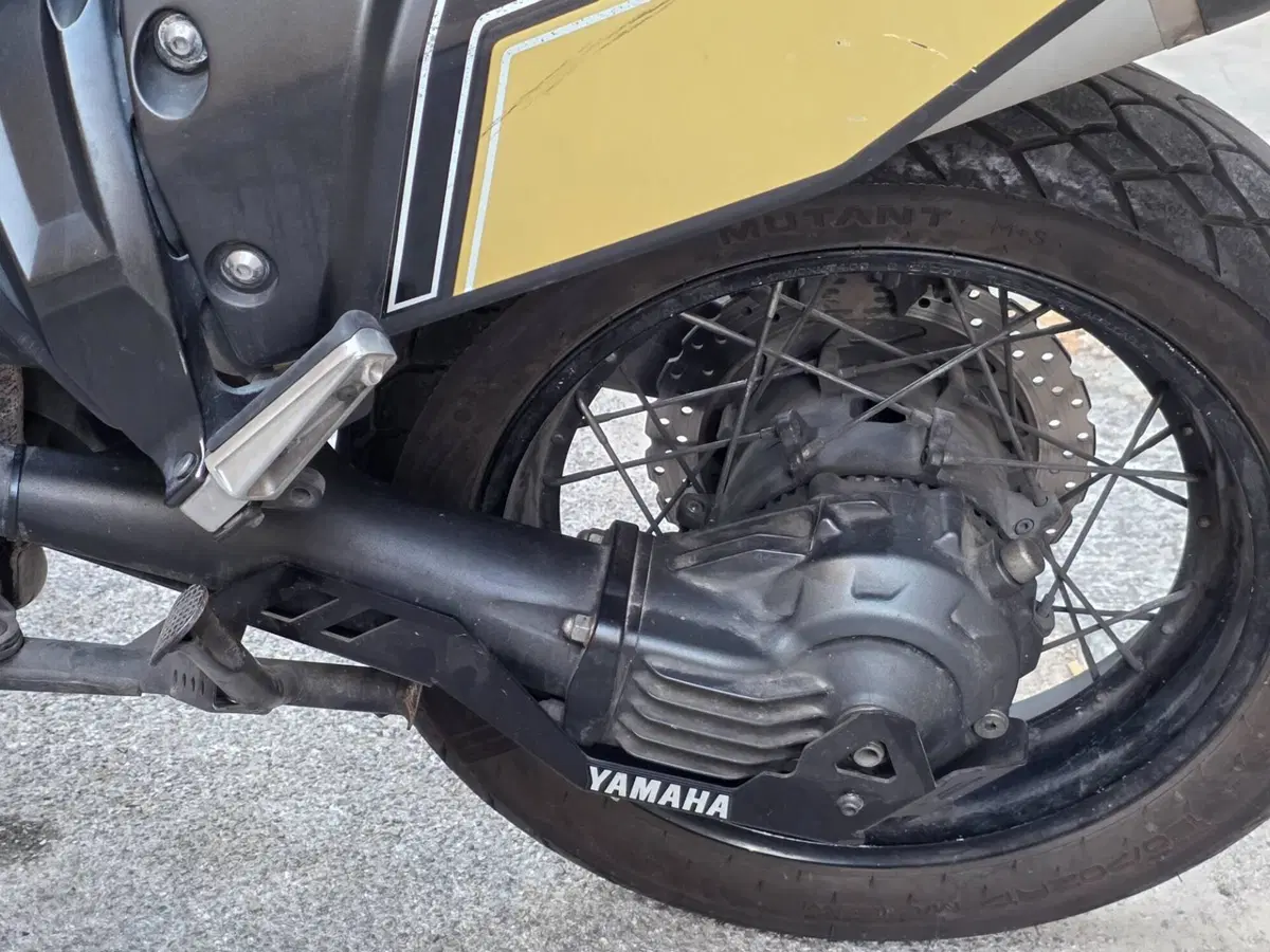 Yamaha XT1200Z Super Ténéré Worldcrosser (2012 - 14) (3)