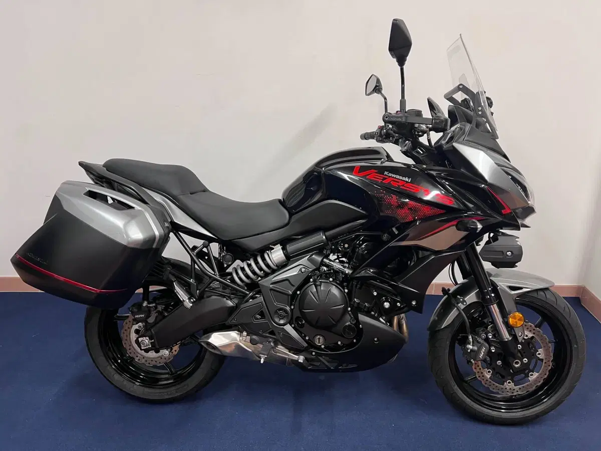 Kawasaki Versys 650 Grand Tourer (2021)