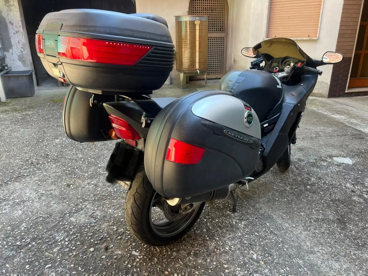 Honda CBR 1100 XX  (2001 - 06) (6)