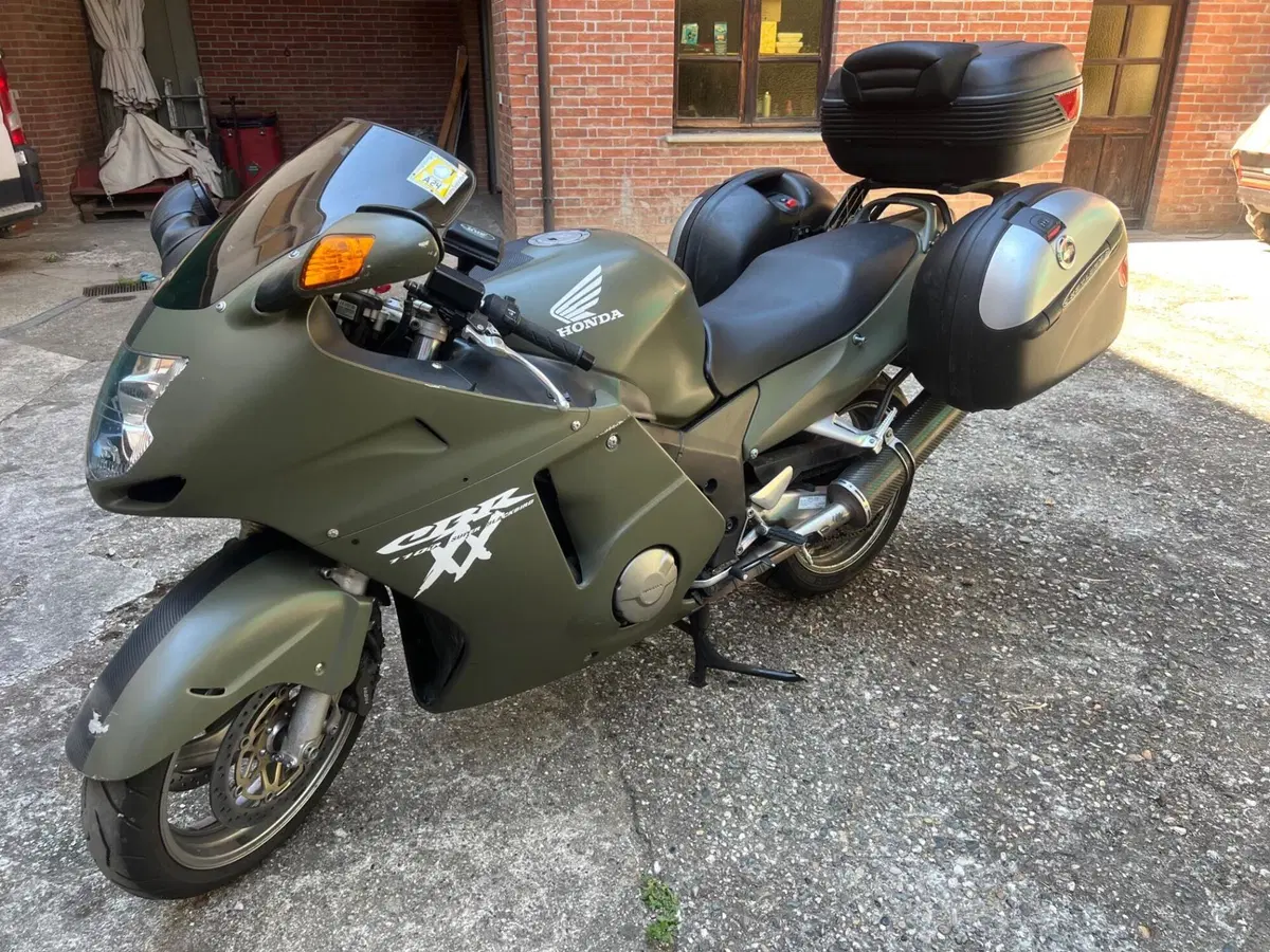 Honda CBR 1100 XX  (2001 - 06) (7)