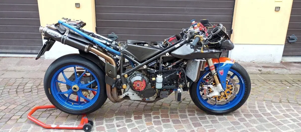 Ducati 748 R (3)