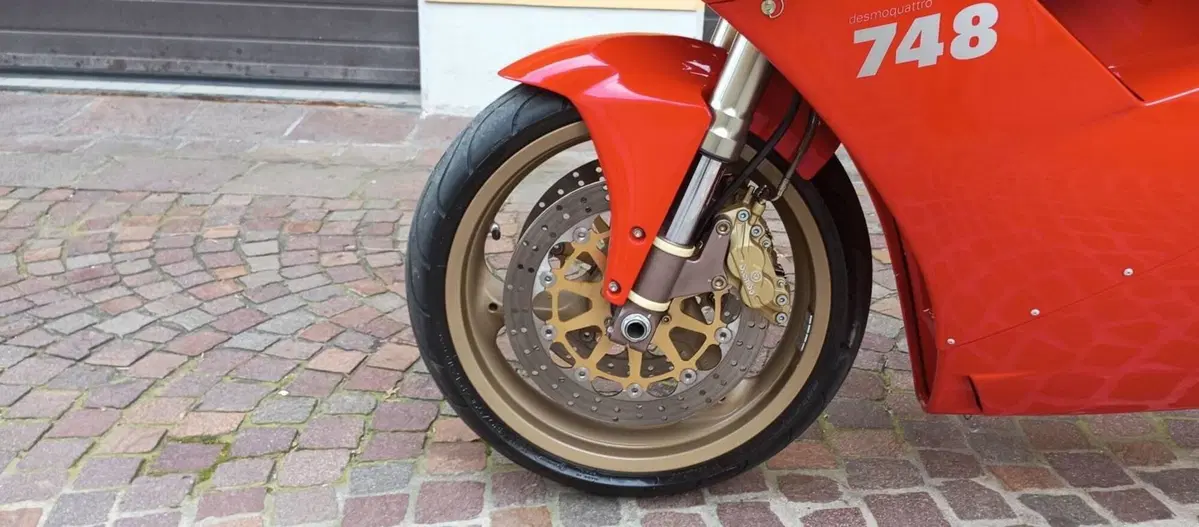 Ducati 748 S (9)