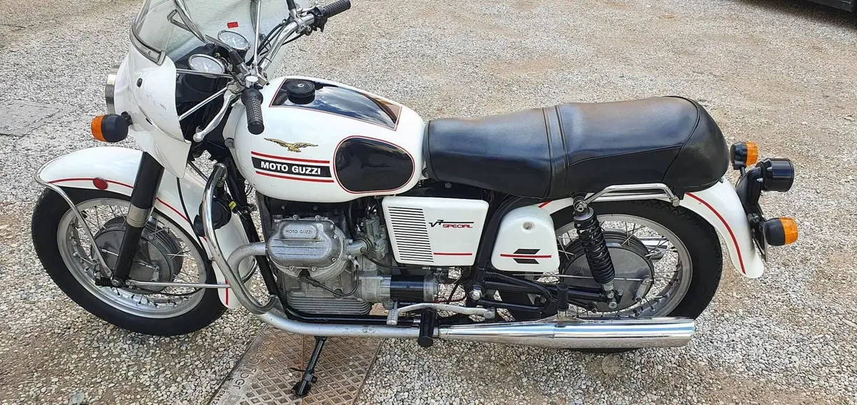 Moto Guzzi V7 750 SPECIAL
