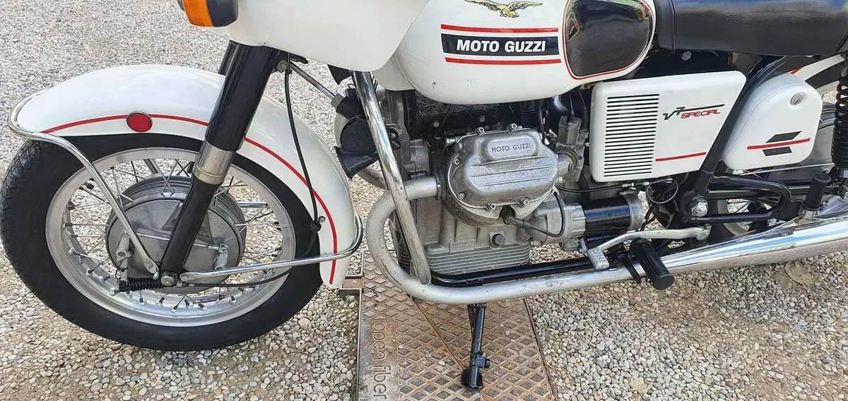 Moto Guzzi V7 750 SPECIAL (2)