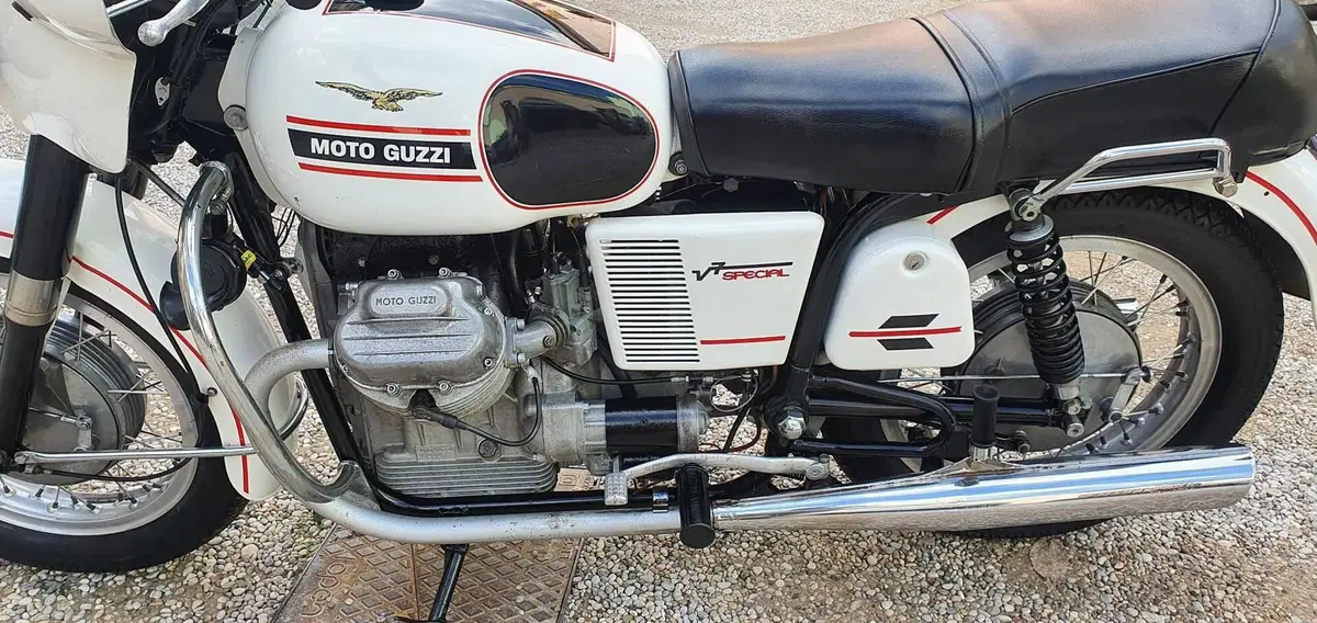 Moto Guzzi V7 750 SPECIAL (3)