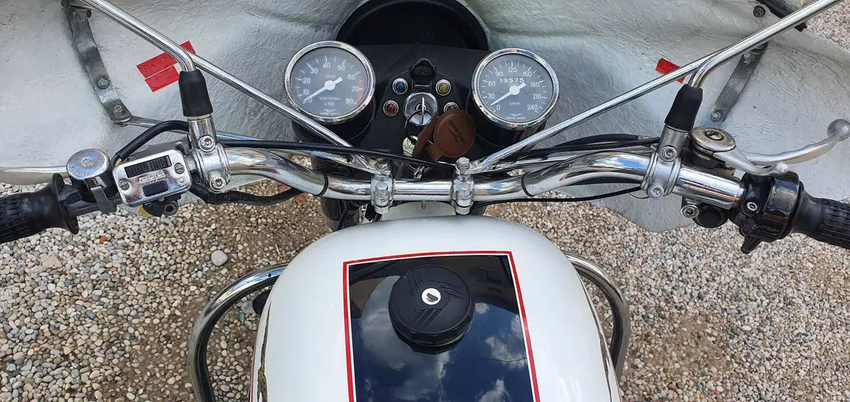 Moto Guzzi V7 750 SPECIAL (5)