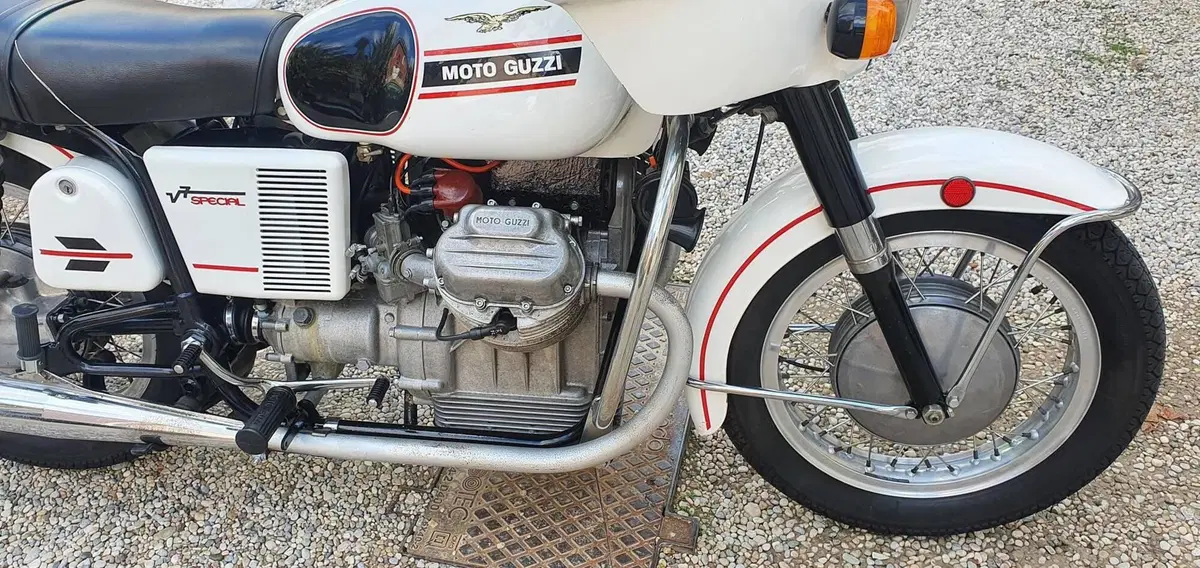 Moto Guzzi V7 750 SPECIAL (8)