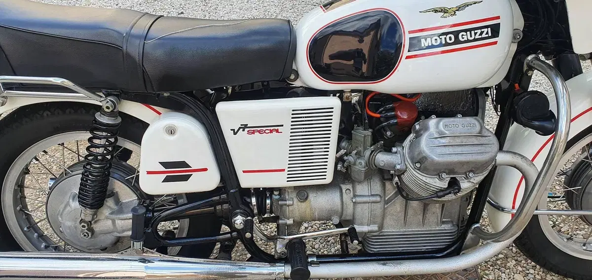 Moto Guzzi V7 750 SPECIAL (10)