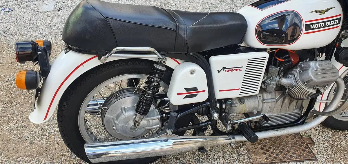 Moto Guzzi V7 750 SPECIAL (11)
