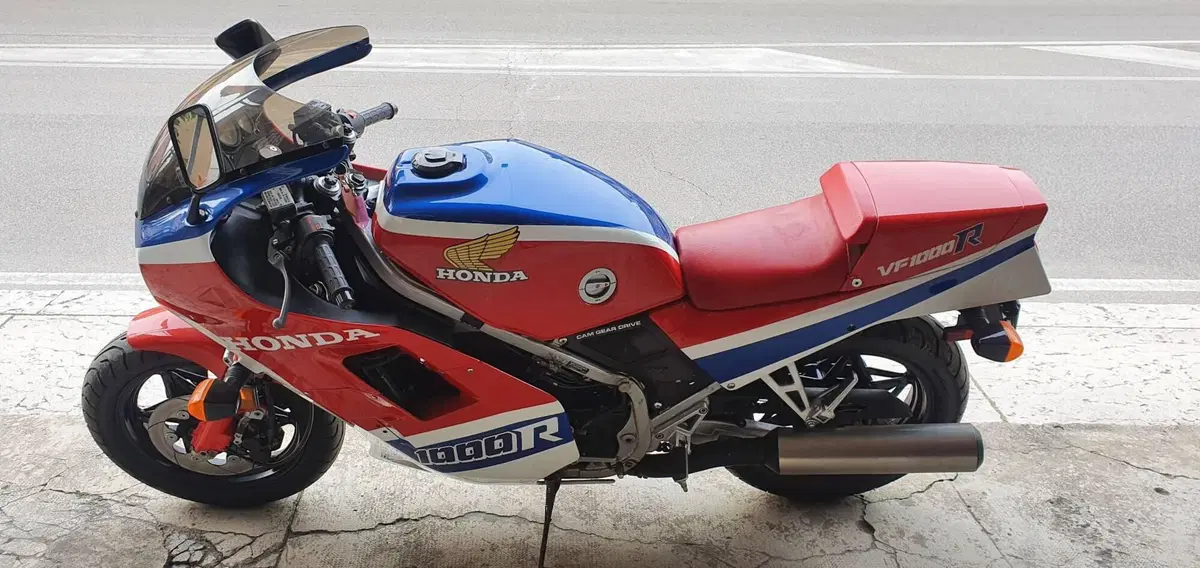 Honda VF 1000 R (3)
