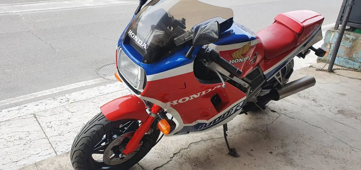 Honda VF 1000 R (4)
