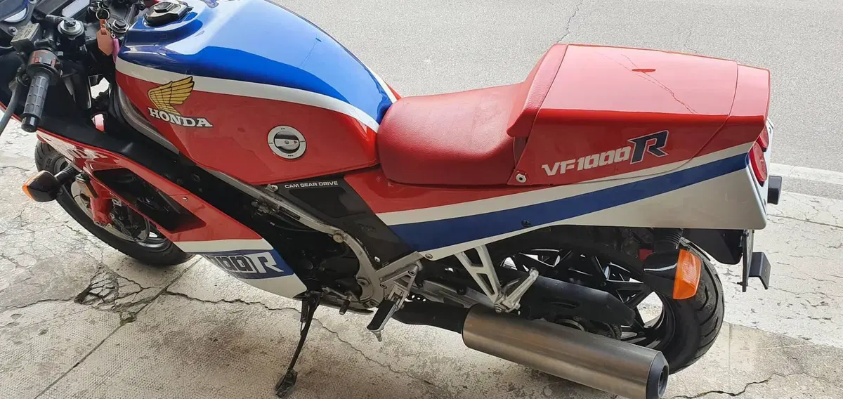 Honda VF 1000 R (5)