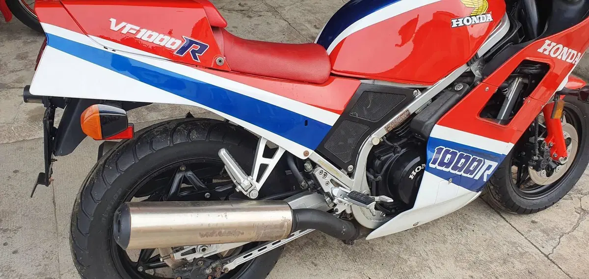Honda VF 1000 R (8)