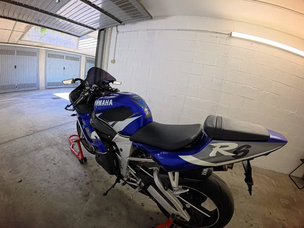 Yamaha YZF R6 (2001 - 02) (7)