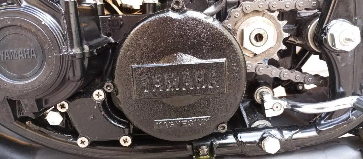 Yamaha TZ 750 A (13)