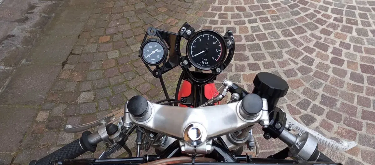 Yamaha TZ 750 A (15)