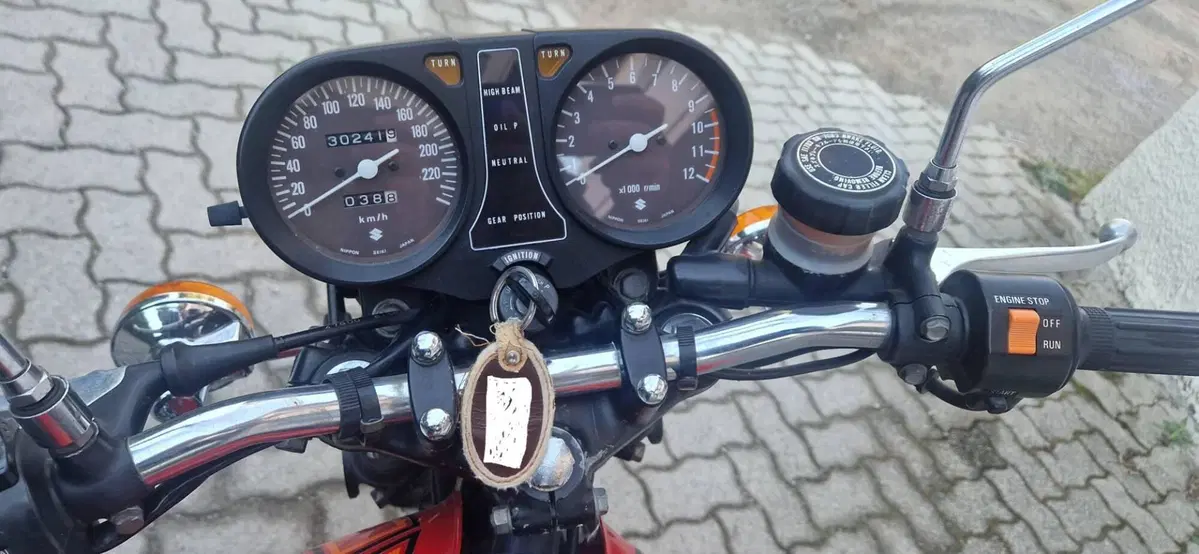 Suzuki gs 550 E (4)