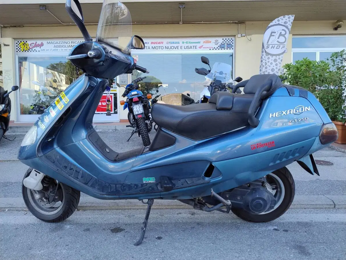 Piaggio Hexagon 250 GT