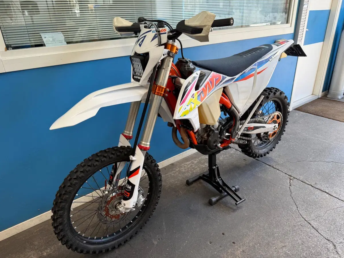 KTM 350 EXC-F Six Days (2023) (5)